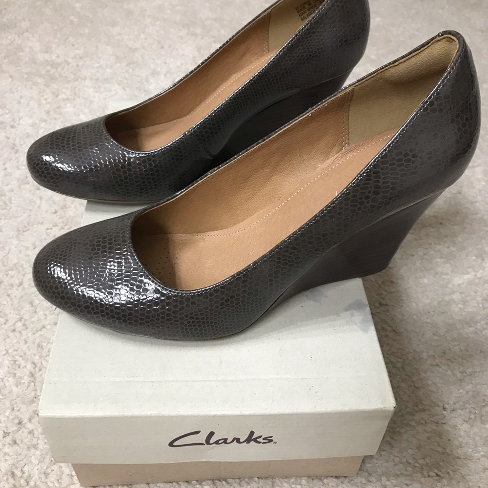 Never worn. Perfect condition. Clark’s 9 wedge